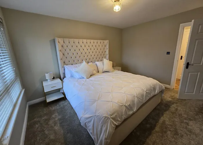 New 2 Bedroom Appartment In Manchester - Stretford - Old Trafford Close To Football-Cricket Ground & City Centre